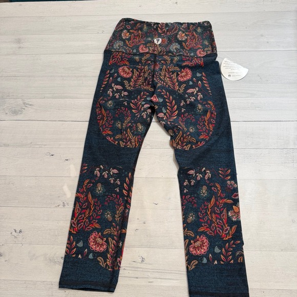 Yoga Democracy festival denim printed crop legging and top women's small NEW - Picture 6 of 12